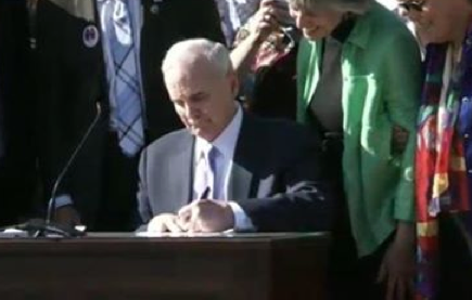 Gov Signs marriage equality into law for MN