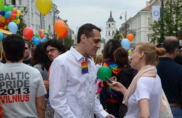 Agnieszka Filipiak @AgFilipiak Talking with @StuartMilk at the Baltic Pride march #Vilnius #Lithuania Greetings!